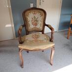 Brocante stoel met geborduurd bloemenpatroon, Huis en Inrichting, Stoelen, Ophalen