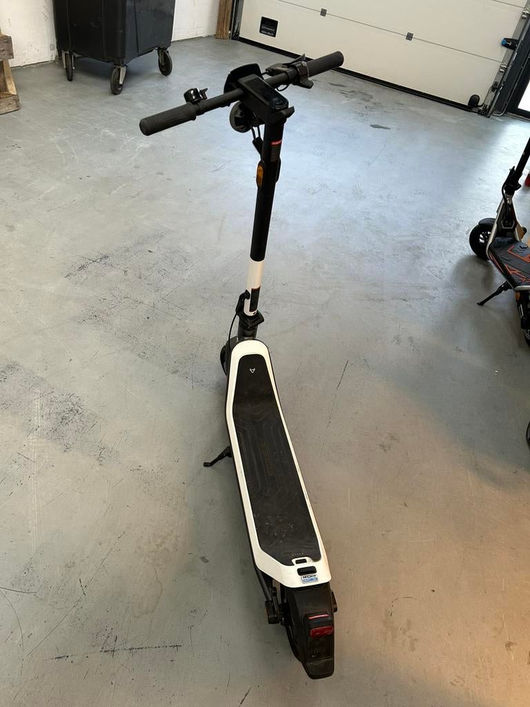 NIU KQi3 met kapotte accu, Ophalen, Zo goed als nieuw