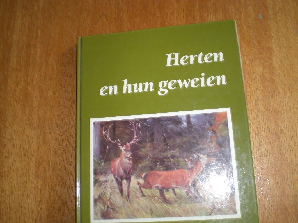 Herten en hun geweien H.L. Blonk, Ophalen of Verzenden, Zo goed als nieuw