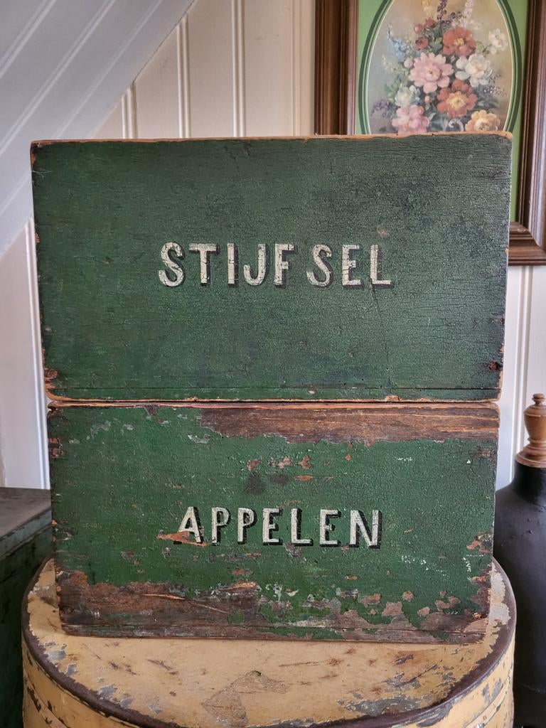 Twee antieke volkskunst grutterskistjes, stijfsel, appelen., Ophalen of Verzenden