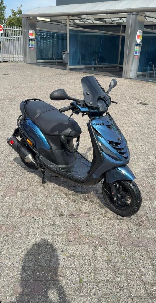 Piaggio zip full option 2024, Fietsen en Brommers, Scooters | Piaggio, Ophalen, Zip, Zo goed als nieuw, Benzine