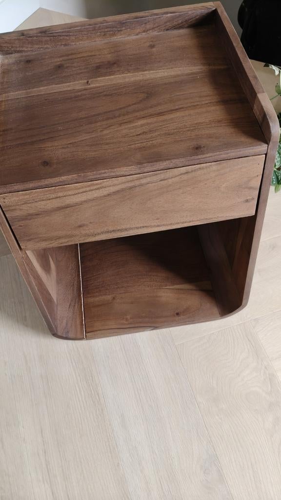 Nachtkastje Sklum, Huis en Inrichting, Slaapkamer | Nachtkastjes, Ophalen, Zo goed als nieuw, Minder dan 45 cm, Minder dan 55 cm