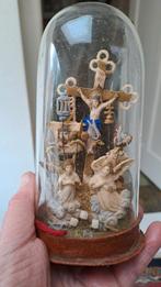 KLOOSTERWERK- RELIGIEUZE LIJDENSVOORSTELLING GLAZEN STOLP, Verzenden