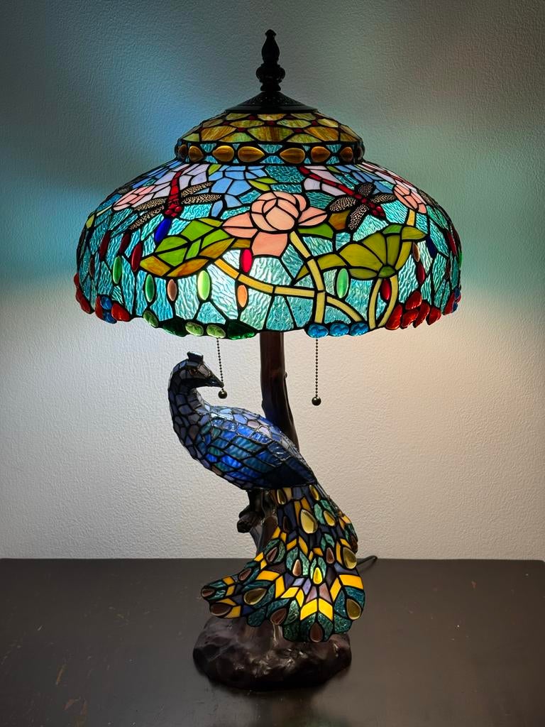 Tafellamp met pauw en glas-in-lood kap, Verzenden