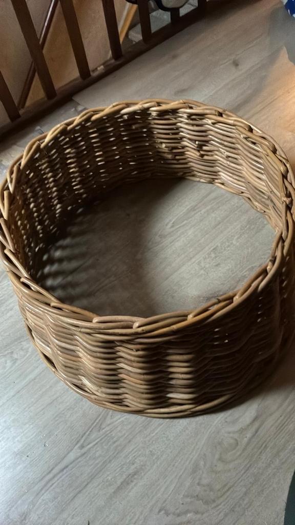 Rieten mand met kerstboom standaard, Ophalen