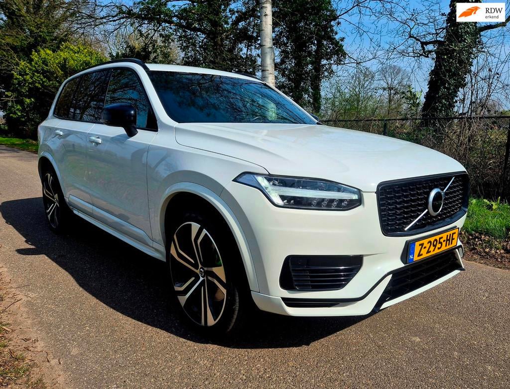 Volvo XC90 2.0 T8 Recharge AWD R-Design . 22 inch . Camera, 4 cilinders, 1969 cc, 7 stoelen, Wit
