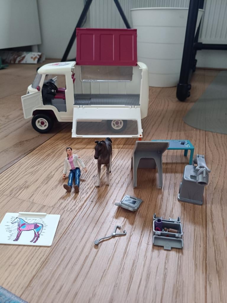 Schleich Dierenarts Praktijkwagen met Paard en Accessoires, Ophalen of Verzenden, Gebruikt, Jongen of Meisje