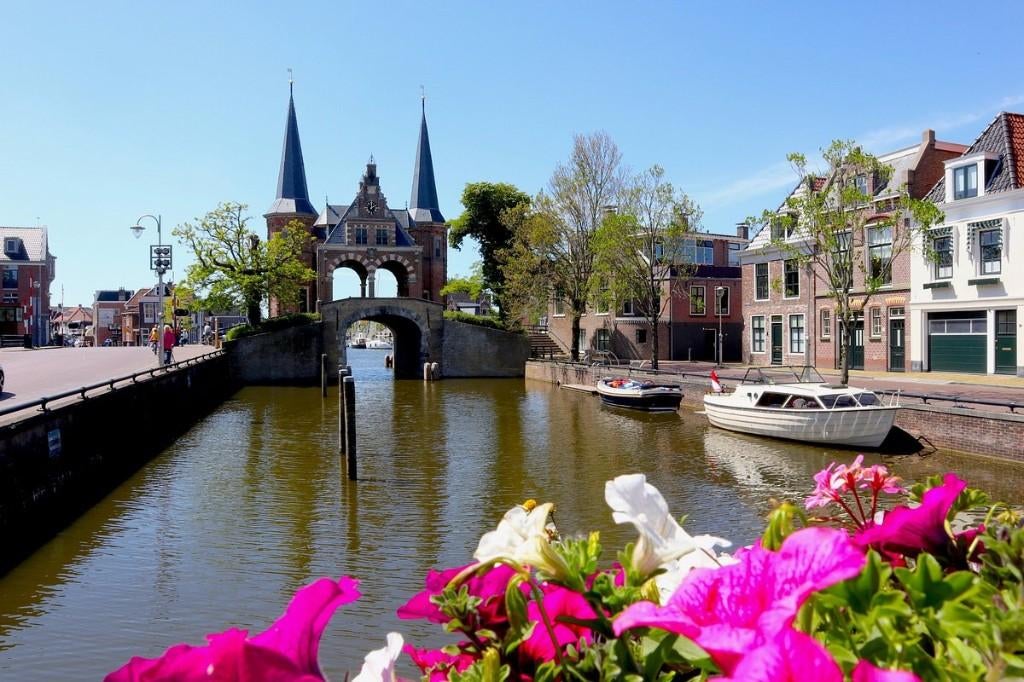 TE HUUR! modern stadsappartement in hartje Sneek, Huizen en Kamers, Sneek, Direct bij eigenaar, 2 kamers, Appartement