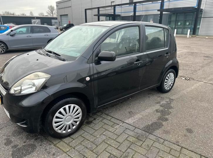 Daihatsu Sirion 1.3 2008 Zwart 5 deurs-Airco, Auto's, Daihatsu, Particulier, Sirion, Benzine, C, Hatchback, Handgeschakeld, Origineel Nederlands