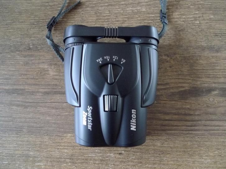 Nikon Sportstar zoom-verrekijker 8-24x25, Audio, Tv en Foto, Optische apparatuur | Verrekijkers, Zo goed als nieuw, Porro (met knik)