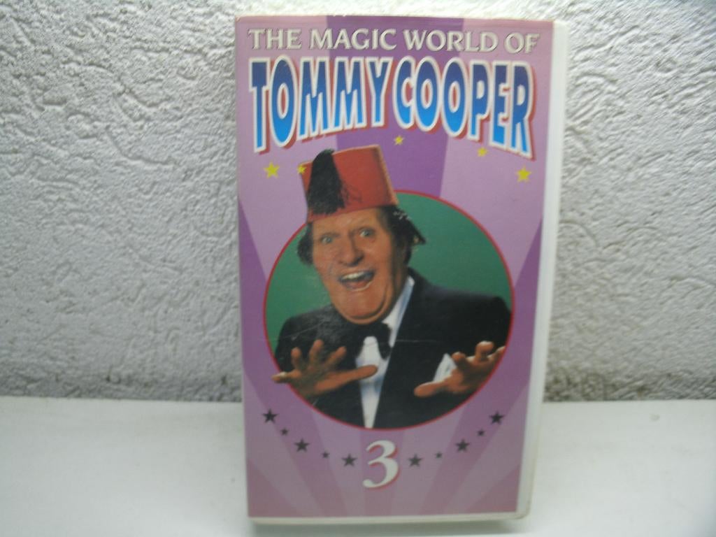 vhs 59b tommy cooper deel 3, Cd's en Dvd's, VHS | Film, Alle leeftijden, Ophalen of Verzenden, Gebruikt, Komedie