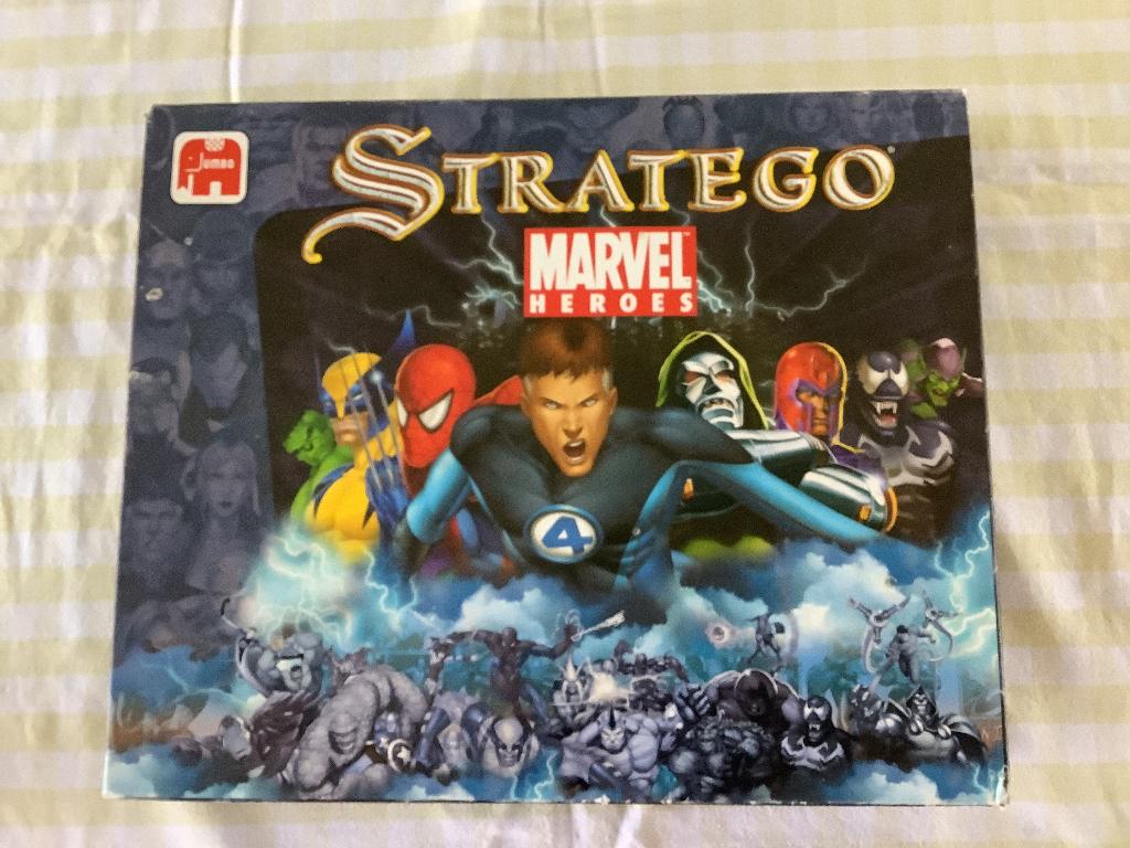 Bordspel stratego marvel heroes jumbo, Hobby en Vrije tijd, Gezelschapsspellen | Bordspellen, Een of twee spelers, Ophalen of Verzenden