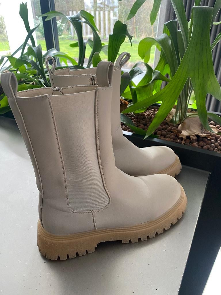 Beige laarzen; nooit gedragen!, Kleding | Dames, Schoenen, Wit, Lage of Enkellaarzen, Ophalen of Verzenden, Zo goed als nieuw