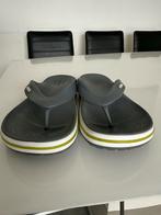 Crocs slippers grijs met groene streep, Ophalen of Verzenden, Gedragen, Grijs, Slippers