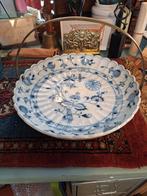 Antieke Meissen uien schaal koperen greep bloem blauw wit, Ophalen of Verzenden