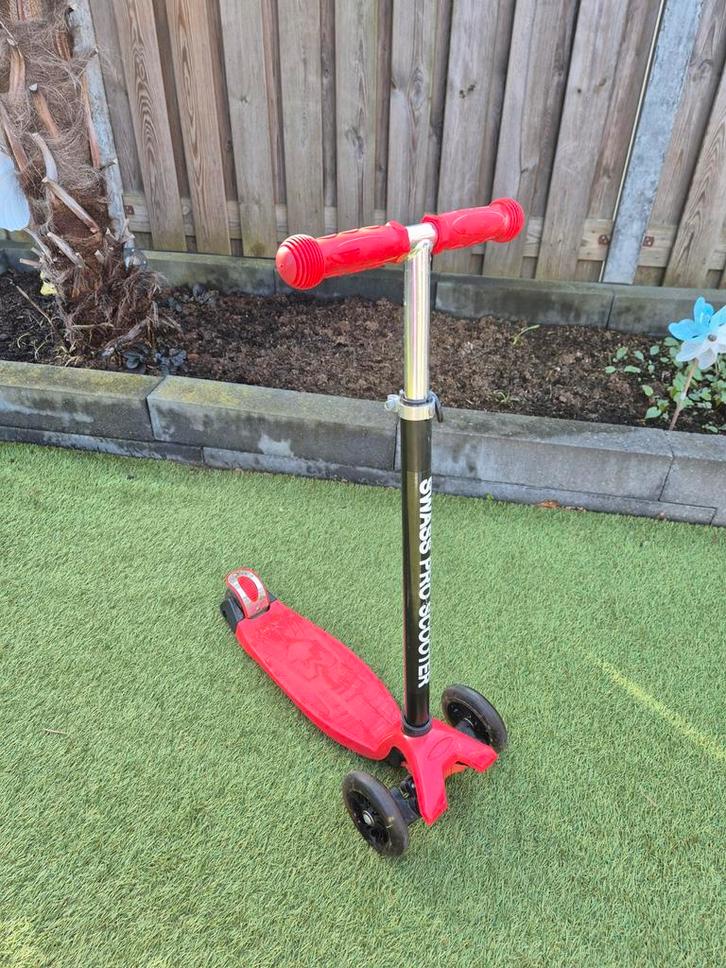 Rode step in goede staat, Fietsen en Brommers, Steps, Gebruikt, Gewone step, Ophalen