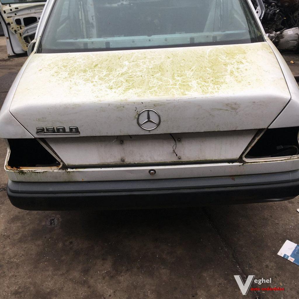 Mercedes W124 Sedan 1986 Kofferdeksel