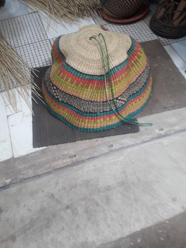 Lampenkap Ghana Bolgatanga handgeweven binnenkort binnen, Huis en Inrichting, Ophalen of Verzenden, Nieuw, Rond, 25 tot 50 cm
