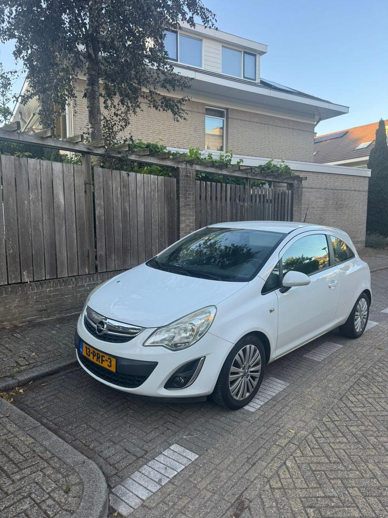 Opel Corsa 1.2 16V 3D 2011 Wit, Auto's, Voorwielaandrijving, 450 kg, 40 €/maand, 1229 cc