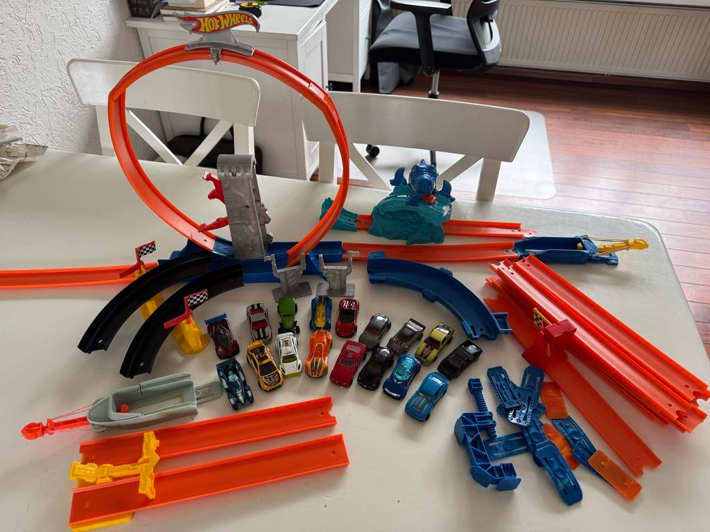 Hot Wheels baan set met 15 auto's, Ophalen of Verzenden, Hot Wheels, Racebaan, Gebruikt