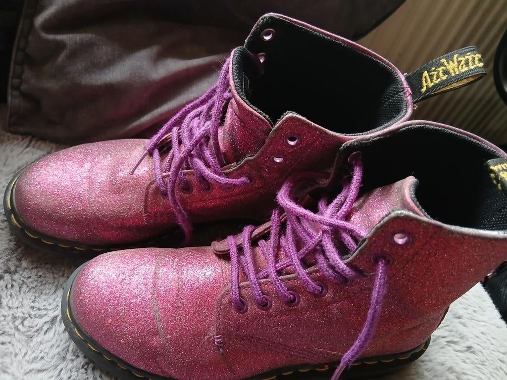 Dr martens roze glitter maat 39, Kleding | Dames, Schoenen, Ophalen of Verzenden, Zo goed als nieuw, Roze