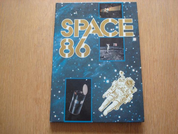 Boek ruimtevaart Space 86, Boeken, Wetenschap, Zo goed als nieuw, Overige wetenschappen, Ophalen of Verzenden