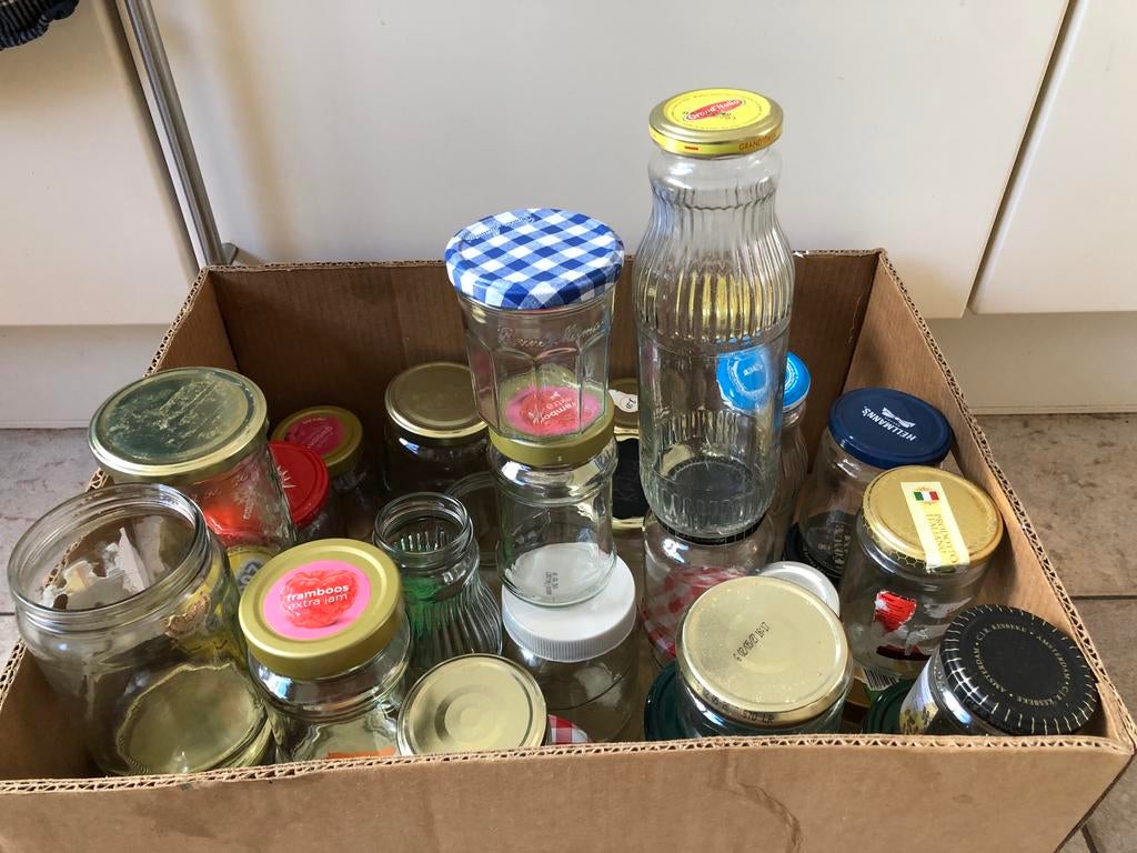 Karton voll met glas potjes, Ophalen, Zo goed als nieuw
