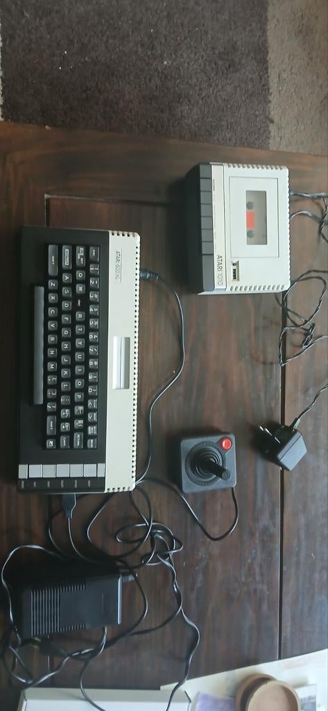 Atari 600XL en 1010 en joystick. De e toets mist. WERKEND!!, Spelcomputers en Games, Spelcomputers | Atari, Ophalen, Zo goed als nieuw