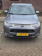 Mitsubishi Outlander 2.0 MPI 2WD CVT 2015 Grijs  7Person, Auto's, Mitsubishi, 1998 cc, 15 km/l, Outlander, 4 cilinders