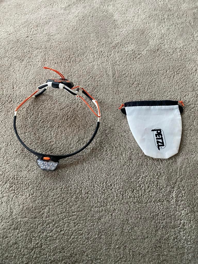 Flexibele en oplaadbare hoofdlamp met zakje, Ophalen of Verzenden, Zo goed als nieuw, Accu