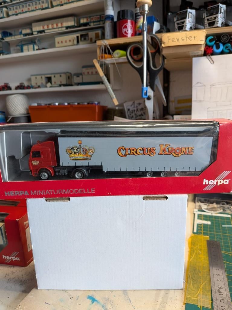 Herpa Miniatuurmodel Circus Krone Truck, Hobby en Vrije tijd, Modelbouw | Auto's en Voertuigen, Nieuw, Truck, 1:50 of kleiner