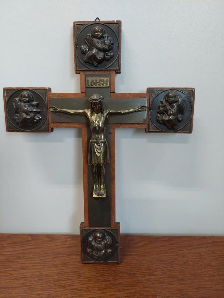 Antiek houten kruis met koperen corpus en engelen, jaren '30, Antiek en Kunst, Antiek | Religie, Ophalen of Verzenden