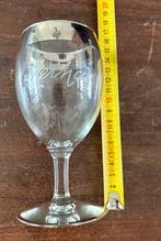 Wijnglas met zilveren rand en voet, naam 'Metha', Ophalen