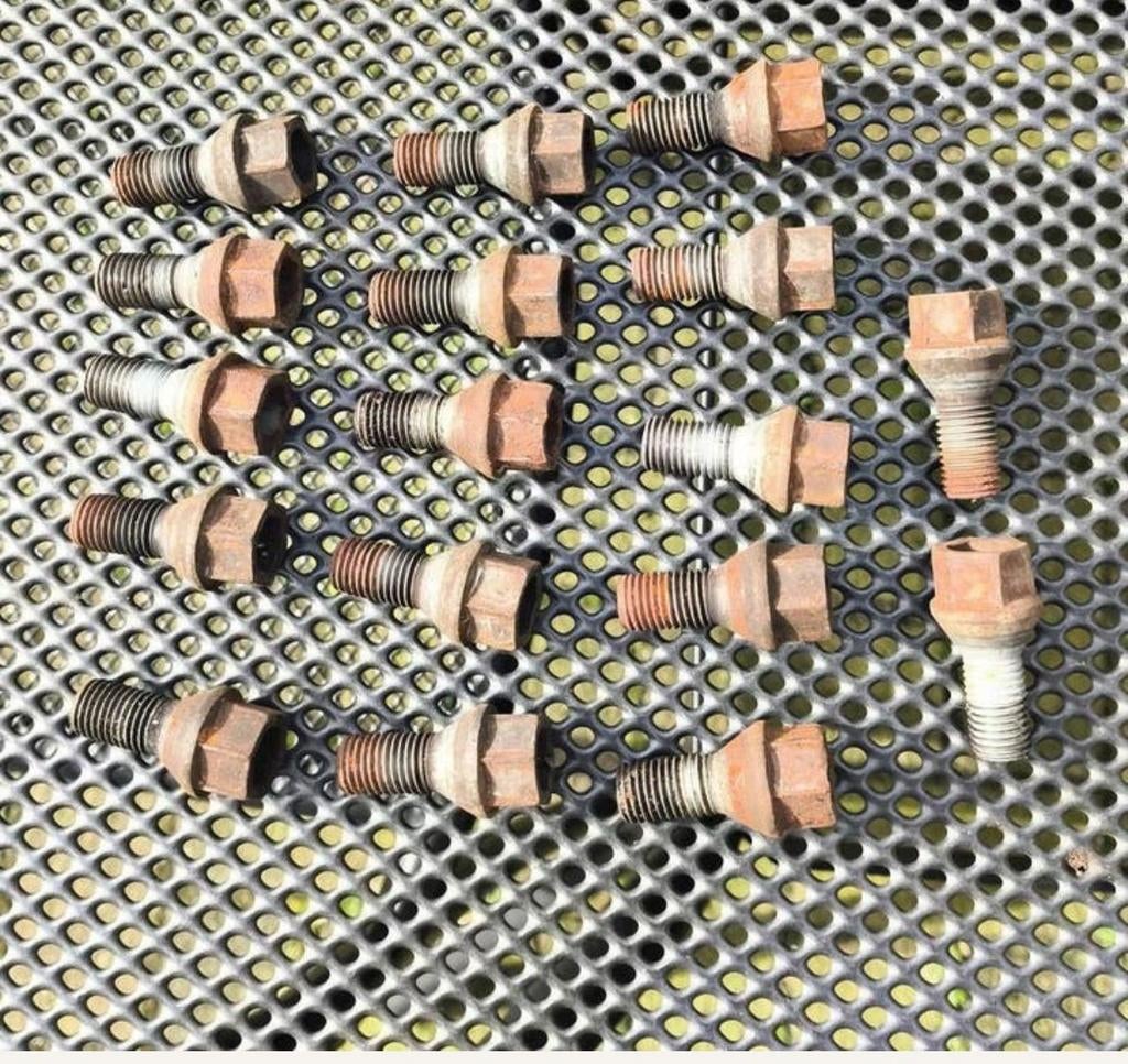 32x Wielbouten voor Citroen c1 Peugeot 108/107 en Aygo, Ophalen of Verzenden, Nieuw, Peugeot