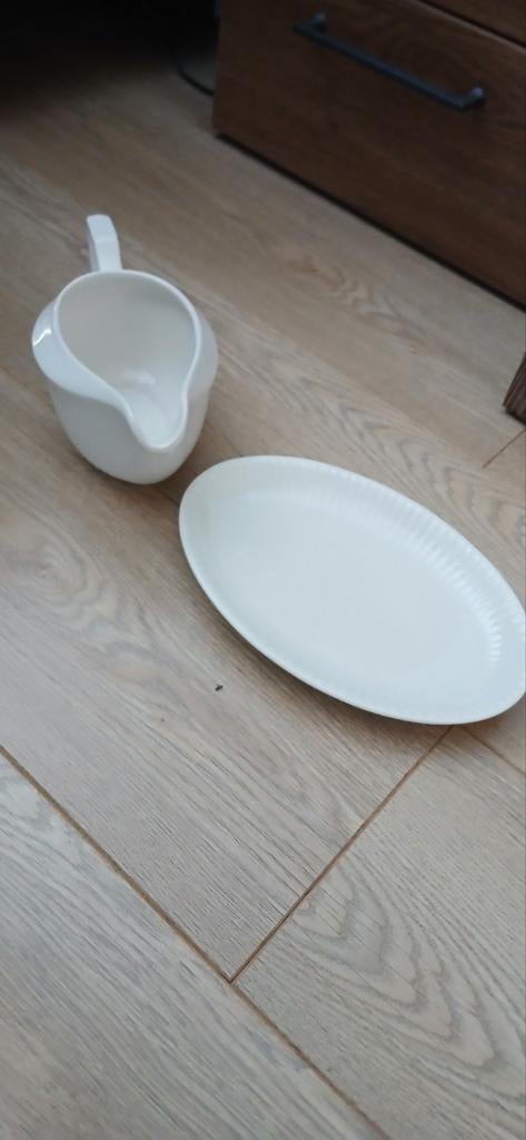 Nieuw Jus Kannetje met Schotel - Wit Porselein, Overige typen, Nieuw, Ophalen of Verzenden, Effen