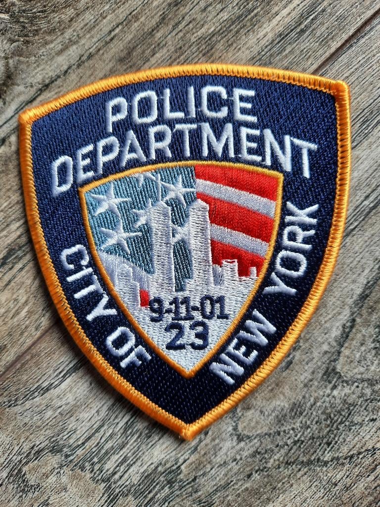 Embleem NYPD 9-11-01 23 Memorial Patch, Ophalen of Verzenden, Overige soorten, Amerika, Embleem of Badge