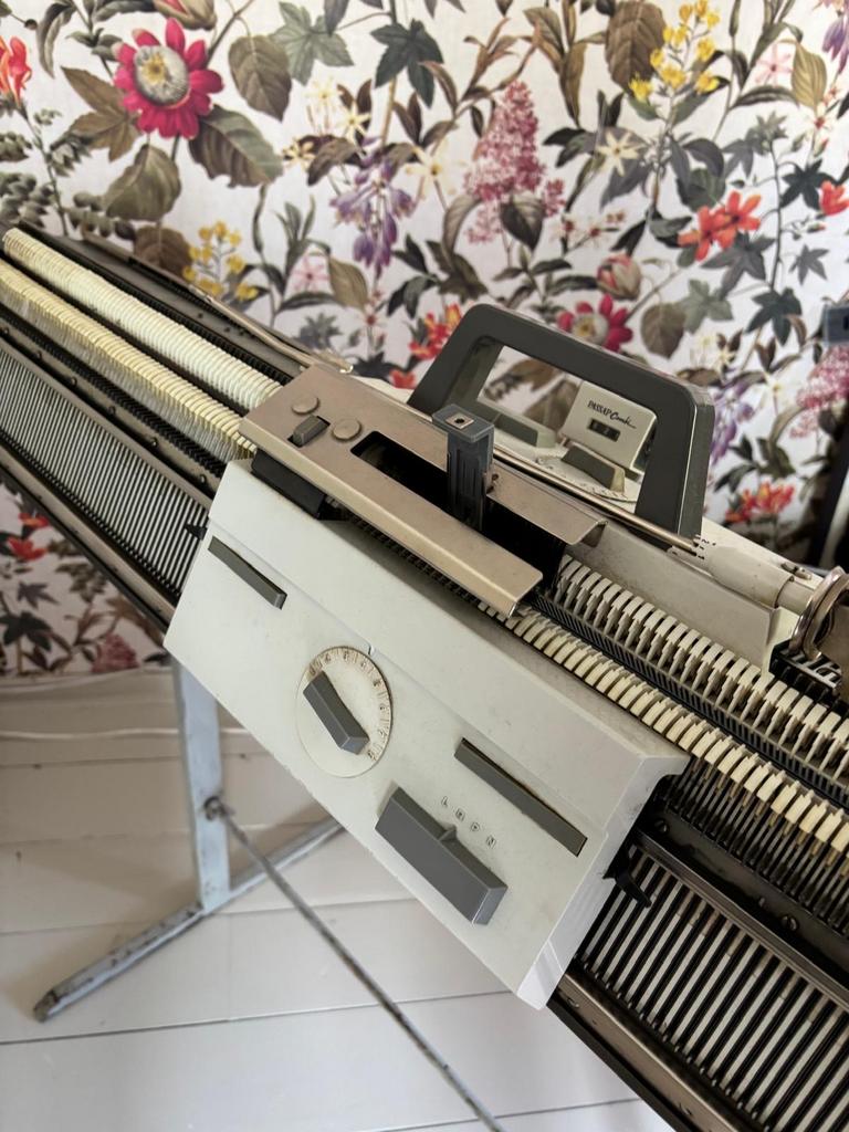 Passap breimachine met gereedschap en instructieboekjes, Hobby en Vrije tijd, Breien en Haken, Ophalen, Gebruikt, Breien, Machine