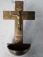 Antiek Kruisbeeld met Wijwaterbakje - Religieuze Kunst, Ophalen of Verzenden