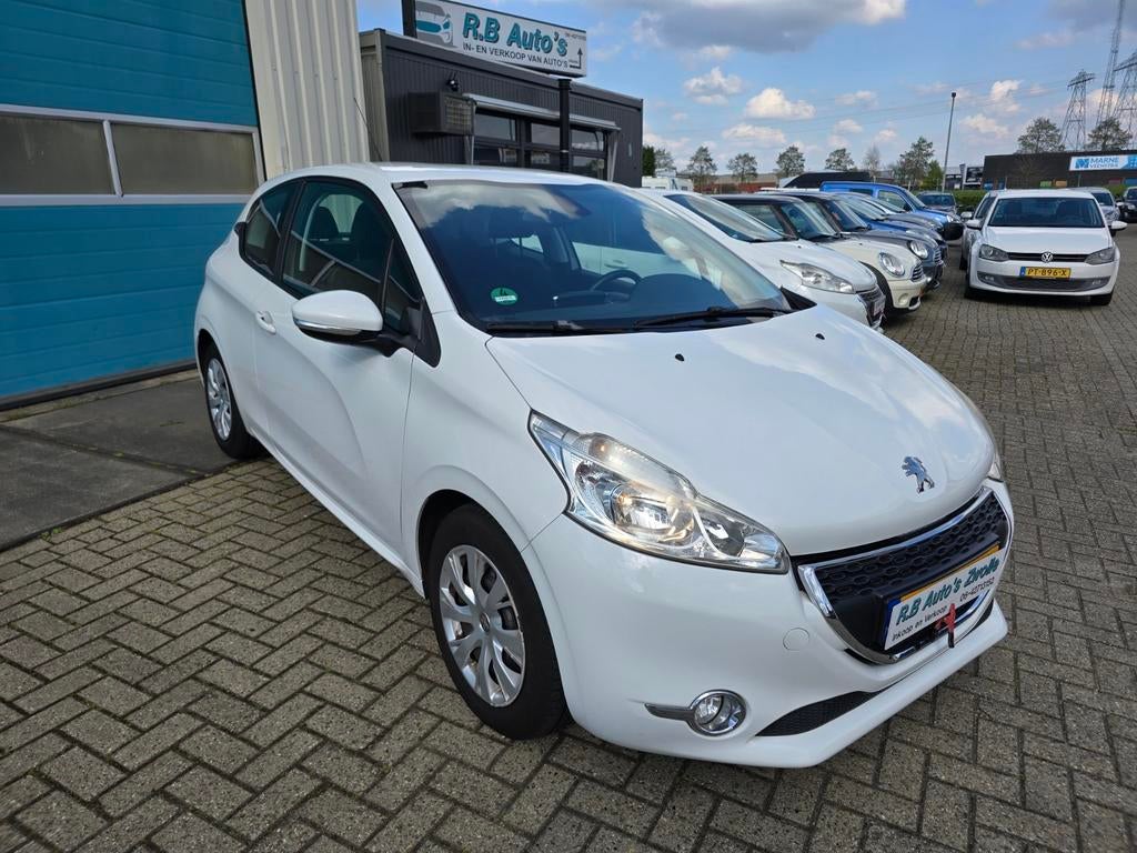Peugeot 208 1.2 VTI 60KW/82PK 3-D 2013 Wit Nette Auto, Auto's, Peugeot, Bedrijf, ABS, Airbags, Airconditioning, Android Auto, Bluetooth