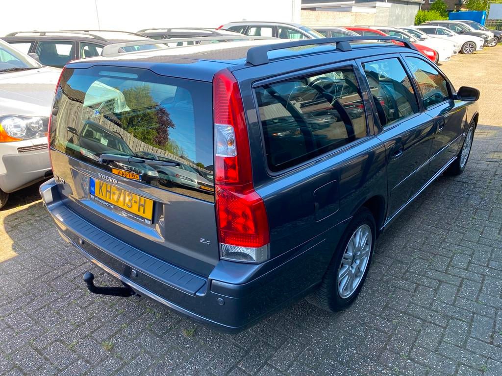 Volvo V70 2.4 Momentum 170PK APK 04-2027, Auto's, Voorwielaandrijving, Zwart, Leder en Stof, 1470 kg