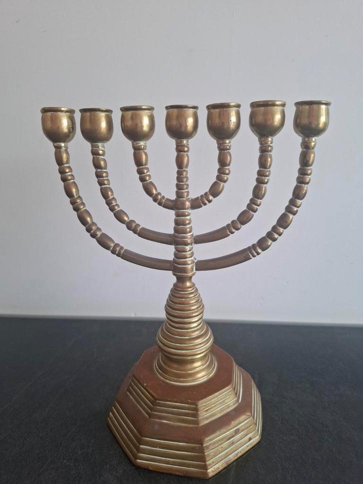 Messing menora met grote voet, Antiek en Kunst, Antiek | Kandelaars, Koper of Brons, Ophalen of Verzenden