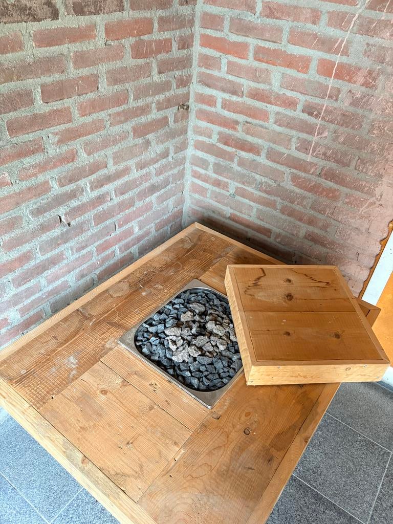 Robuuste houten vuurtafel op gas - Gezelligheid voor buiten, Tuin en Terras, Vuurtafels, Ophalen, Gebruikt