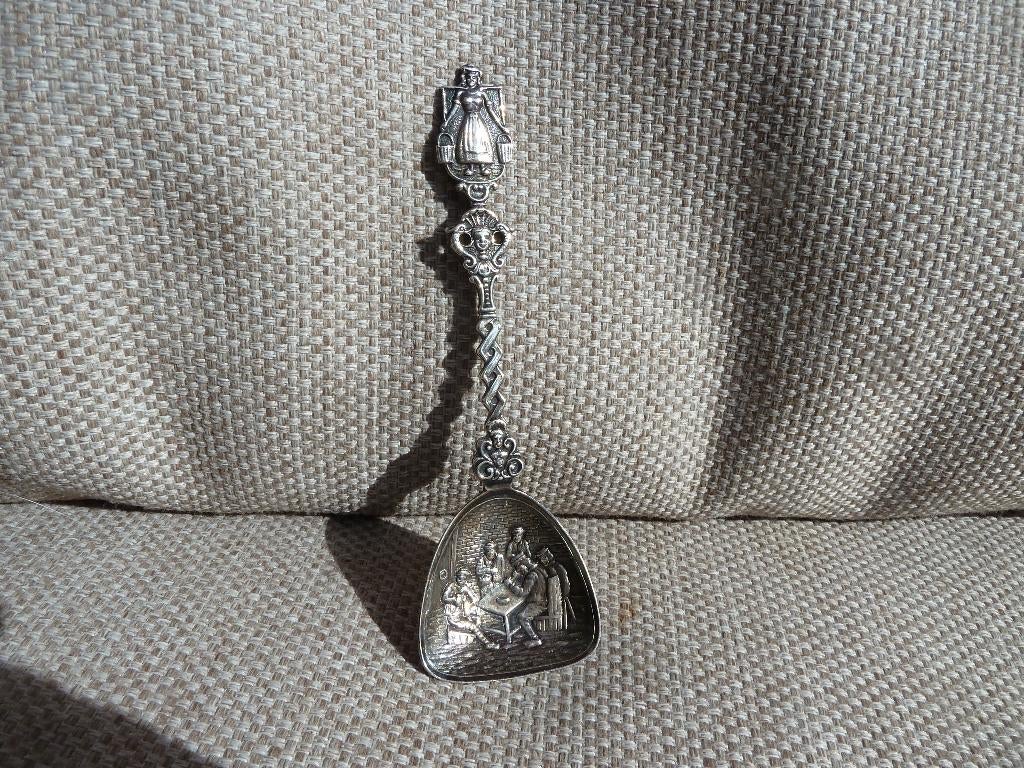 12 Cm. SUIKERSCHEP met merktekens, Antiek en Kunst, Antiek | Bestek, Ophalen of Verzenden