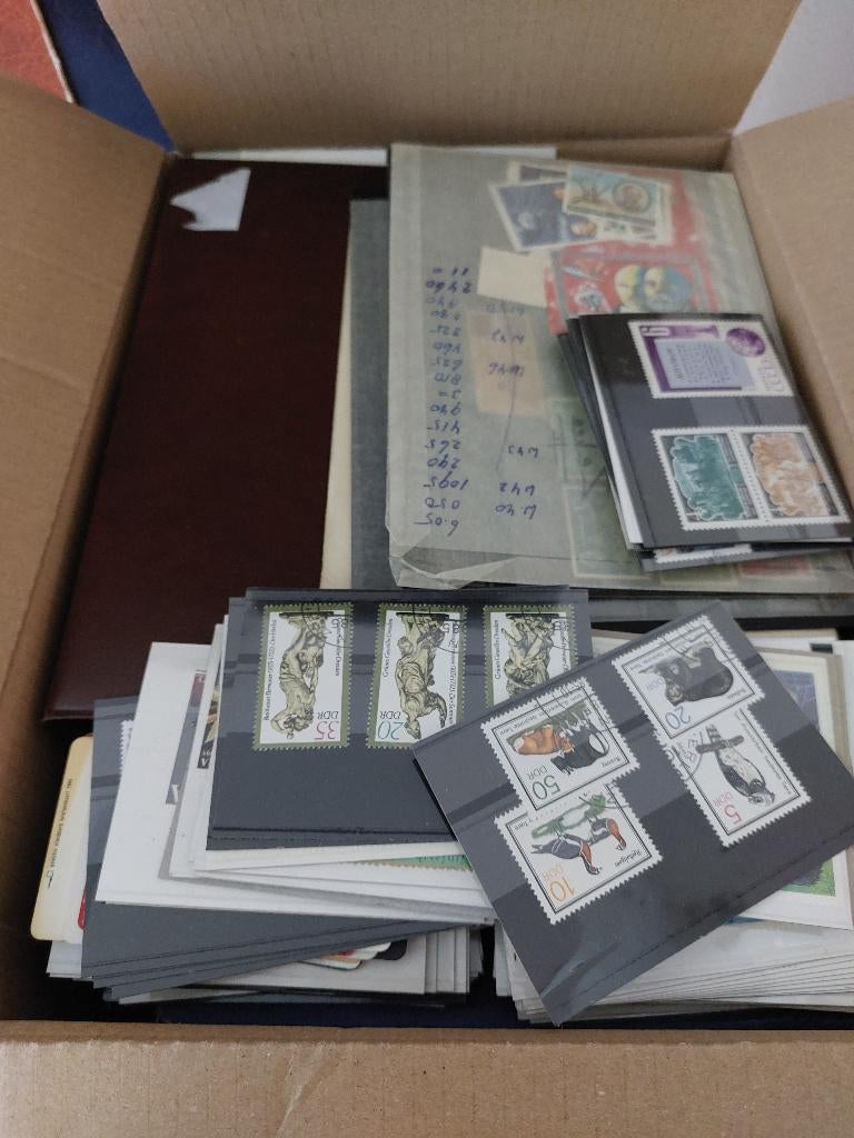 (001) POSTZEGELS - Doos vol LEES!  nu 75 euro!, Ophalen of Verzenden, Buitenland