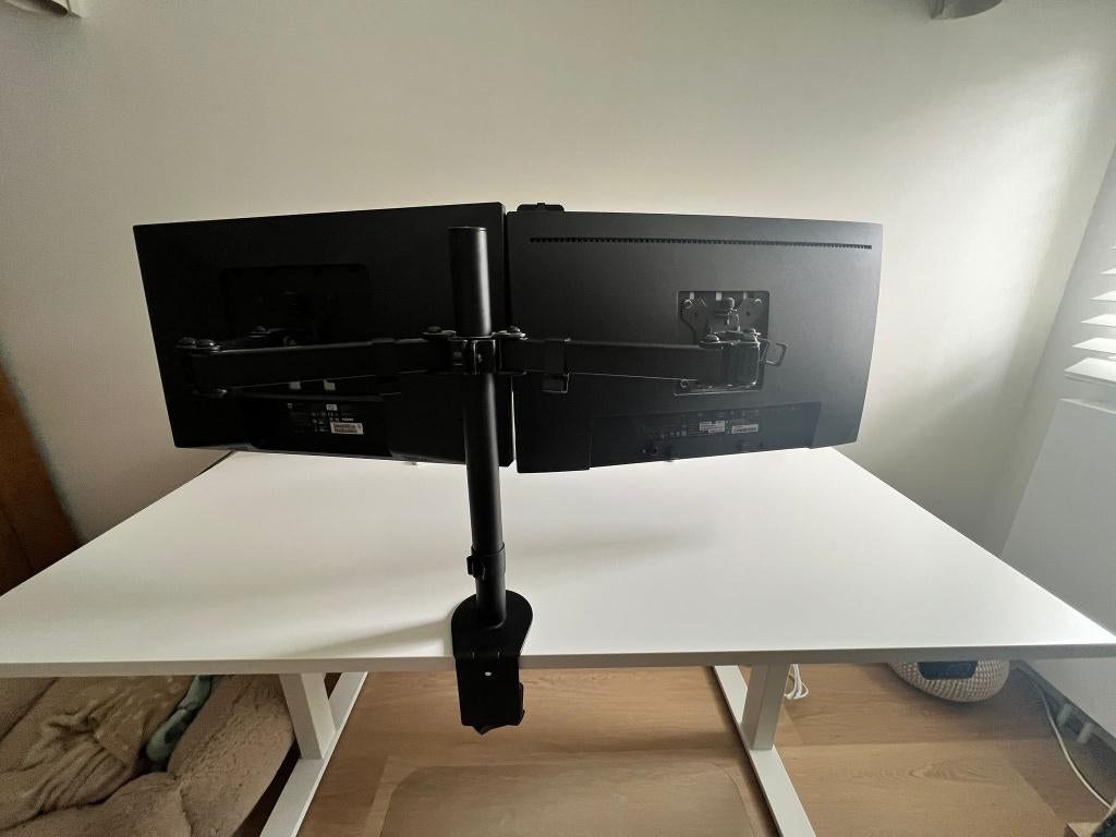 2 monitoren + monitor beugel, Computers en Software, Monitoren, Gebruikt, 60 Hz of minder, DisplayPort, HDMI, USB-C, IPS, Full HD