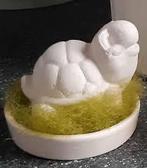 Schildpad - wit - klein beeldje in bakje -, Ophalen of Verzenden, Zo goed als nieuw, Reptiel of Amfibie, Beeldje of Figuurtje