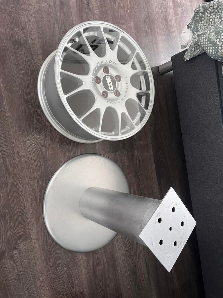 BBS velg bijzettafel, Huis en Inrichting, Tafels | Bijzettafels, Gebruikt, Rond, 45 tot 60 cm, Minder dan 55 cm, Metaal of Aluminium