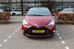 Toyota Yaris 1.5 Hybrid Premium | Rijklaar | Panoramadak | ', 12 maanden, Gebruikt, 4 cilinders, Leder en Stof