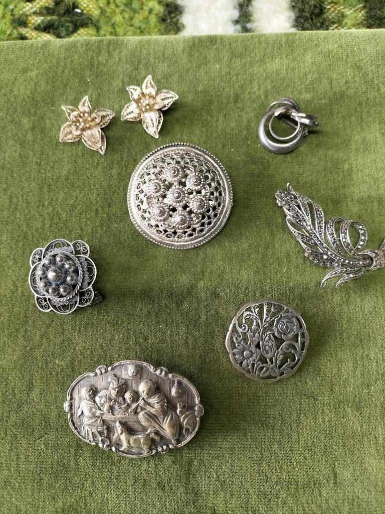 Lotje sieraden waaronder ook zilveren, Sieraden, Tassen en Uiterlijk, Antieke sieraden, Ophalen of Verzenden, Overige materialen