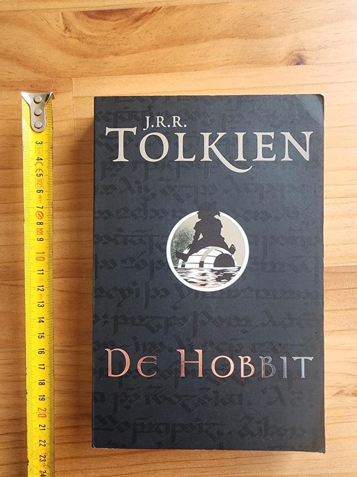 De Hobbit - J.R.R. Tolkien (Hardcover), Boeken, Fantasy, Zo goed als nieuw, Ophalen of Verzenden